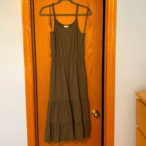 Knox Rose olive green tiered midi dress